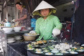 Bánh khọt nức tiếng gần xa