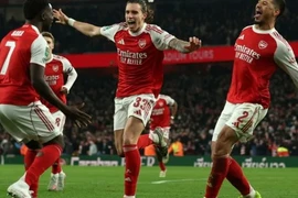 Rượt đuổi tỉ số nghẹt thở Crystal Palace, Arsenal chật vật đoạt vé bán kết League Cup