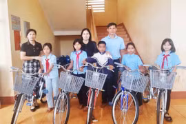 Thầy giáo giàu lòng nhân ái