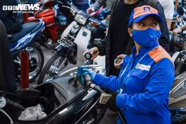 Giá dầu giảm gần 1.000 đồng/lít