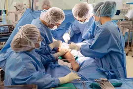 Thay xương đùi bằng sản phẩm y sinh được thiết kế tại Việt Nam