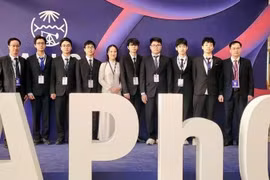 Cả 8 học sinh Việt Nam dự thi Olympic Vật lý châu Á năm 2025 đều giành huy chương