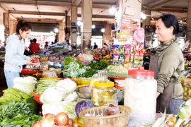 Pleiku: Thực phẩm, rau xanh đồng loạt tăng giá