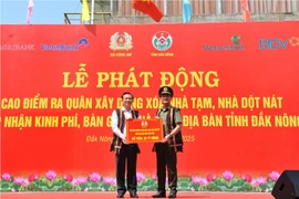 Bộ Công an trao kinh phí hỗ trợ tỉnh Đắk Nông xóa nhà tạm, nhà dột nát