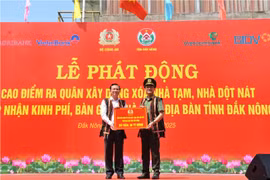 Bộ Công an trao kinh phí hỗ trợ tỉnh Đắk Nông xóa nhà tạm, nhà dột nát