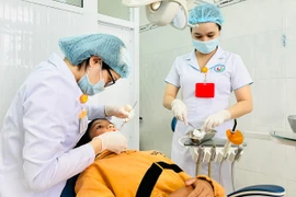 Giữ y đức sáng như gương Bác