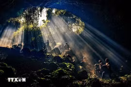 Khám phá vẻ đẹp hoang sơ của hang động C9 giữa lòng núi lửa Nâm Blang