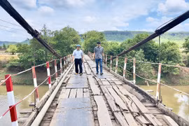 Hàng loạt cầu treo xuống cấp: Tiềm ẩn nguy cơ mất an toàn giao thông