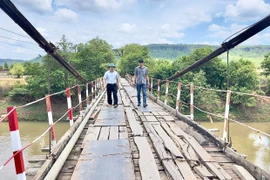 Hàng loạt cầu treo xuống cấp: Tiềm ẩn nguy cơ mất an toàn giao thông