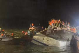 Thủ tướng Chính phủ yêu cầu khẩn trương tìm kiếm cứu nạn, khắc phục hậu quả