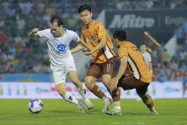 Văn Toàn, Tuấn Anh lập công giúp Nam Định vùi dập HAGL