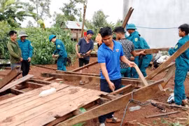 Thủ tướng chỉ đạo khẩn trương khắc phục hậu quả bão số 13, nhanh chóng ổn định đời sống Nhân dân sau thiên tai