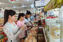 Hỗ trợ hộ kinh doanh trước thời khắc lịch sử