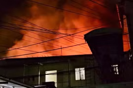 Cháy cư xá Độc Lập ở Thành phố Hồ Chí Minh khiến tám người tử vong