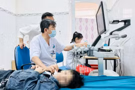 Bạo hành nhân viên y tế: Cần chế tài đủ mạnh để răn đe