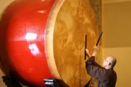 Ba hồi chuông, trống Bát Nhã ngân vang, nguyện cầu quốc thái dân an