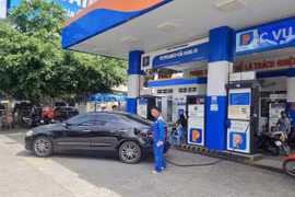 Giá xăng RON95-III tiếp tục giảm về ngưỡng 19.700 đồng/lít