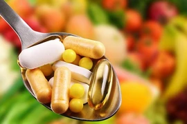 Phó Thủ tướng Lê Thành Long yêu cầu rà soát bất cập trong quản lý an toàn thực phẩm chức năng