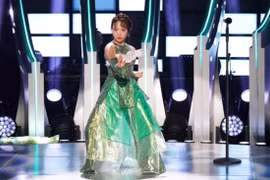 Phương Mỹ Chi hát rock, múa võ khiến Tô Hữu Bằng trầm trồ thán phục