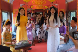 Lễ 30.4 - 1.5: Đà Nẵng thả chim bồ câu hòa bình đón đoàn tàu thống nhất