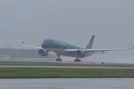 Bão số 3 (Wipha): Hàng không họp khẩn, tạm 'đóng cửa' hai sân bay