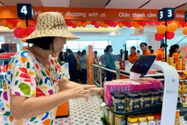 AI tiến sâu vào doanh nghiệp - Kỳ 2: 'Nhân viên siêu thị' robot