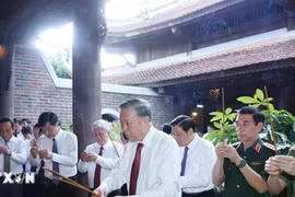 Tổng Bí thư Tô Lâm dâng hương tưởng nhớ Chủ tịch Hồ Chí Minh tại Nghệ An