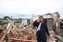 Cần triệu bàn tay chìa ra...