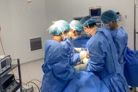 Hi hữu, bệnh nhân có tim nằm bên phải và nội tạng đảo ngược