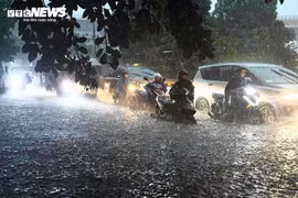 Vì sao mưa bão cực lớn, dị thường liên tiếp trút xuống gây ngập lụt lịch sử?