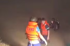 Ra hồ tắm sau khi đá bóng, 2 học lớp 10 sa vào vùng nước sâu chết đuối thương tâm