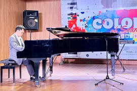 Chàng trai khiếm thị tỏa sáng với âm nhạc