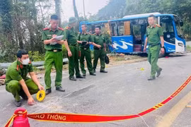 Vụ lật xe khách ở Tam Đảo: Thêm 1 nạn nhân tử vong, tạm giữ tài xế