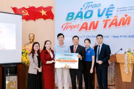 Hanwha Life Việt Nam tiếp bước đến trường cho cho học sinh khó khăn tỉnh Gia Lai