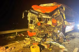 Tai nạn 2 người chết trên cao tốc: Tài xế dừng xe để ngủ, không đặt cảnh báo