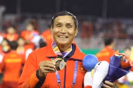 HLV Mai Đức Chung nhận danh hiệu Anh hùng Lao động