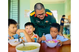 Mái ấm nội trú tiếp sức học trò vùng biên