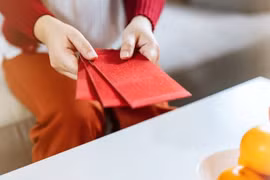 Đi xông đất nên mang theo gì?