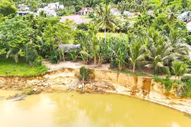 Sạt lở bờ sông An Lão đe dọa đời sống dân sinh