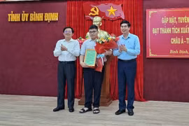 Bình Định khen thưởng học sinh đoạt huy chương bạc Olympic Tin học châu Á