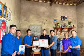 Truy tặng Huy hiệu Tuổi trẻ dũng cảm cho thanh niên cứu 4 học sinh đuối nước