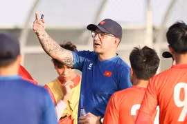 HLV Roland chốt danh sách 23 tuyển thủ U17 Việt Nam dự VCK châu Á 2025