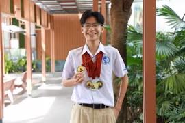 Nam sinh TP.HCM sở hữu 17 huy chương học thuật bằng tiếng Anh lớn nhất thế giới