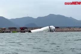 Nguyên nhân máy bay lao xuống biển gãy cánh ở Hong Kong