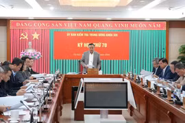 Kỷ luật cảnh cáo Thứ trưởng Bộ GD-ĐT Lê Tấn Dũng