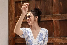 Mùa hè rực rỡ với 'floral revival' và họa tiết hoa vintage