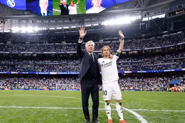 Real Madrid chia tay HLV Ancelotti và Modric bằng chiến thắng trọn vẹn