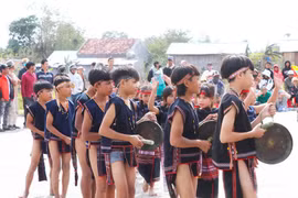 Chiêng ngân lòng phố