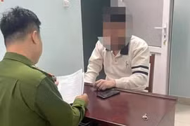 Tung tin 3 ô tô lao xuống cầu Thuận Phước để 'câu view' bán hàng tết