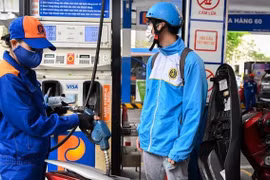 Giá xăng dầu tăng vào ngày mai?